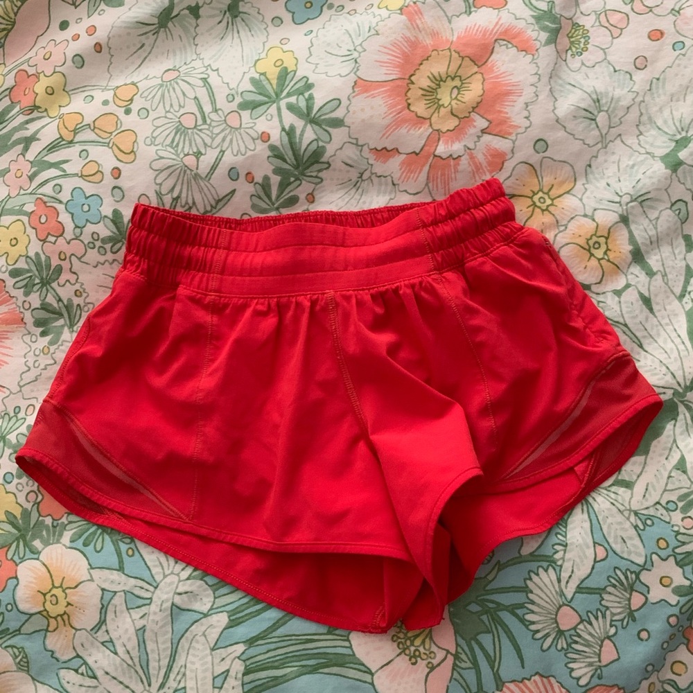 Lululemon Hotty Hot Shorts 2.5” Carnation Red size 2